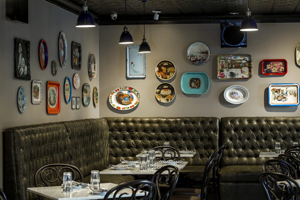 Descubrir 104+ imagen bar por dentro Viaterra.mx