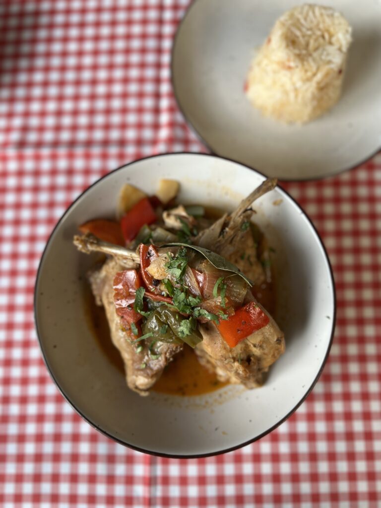 Conejo escabechado con arroz